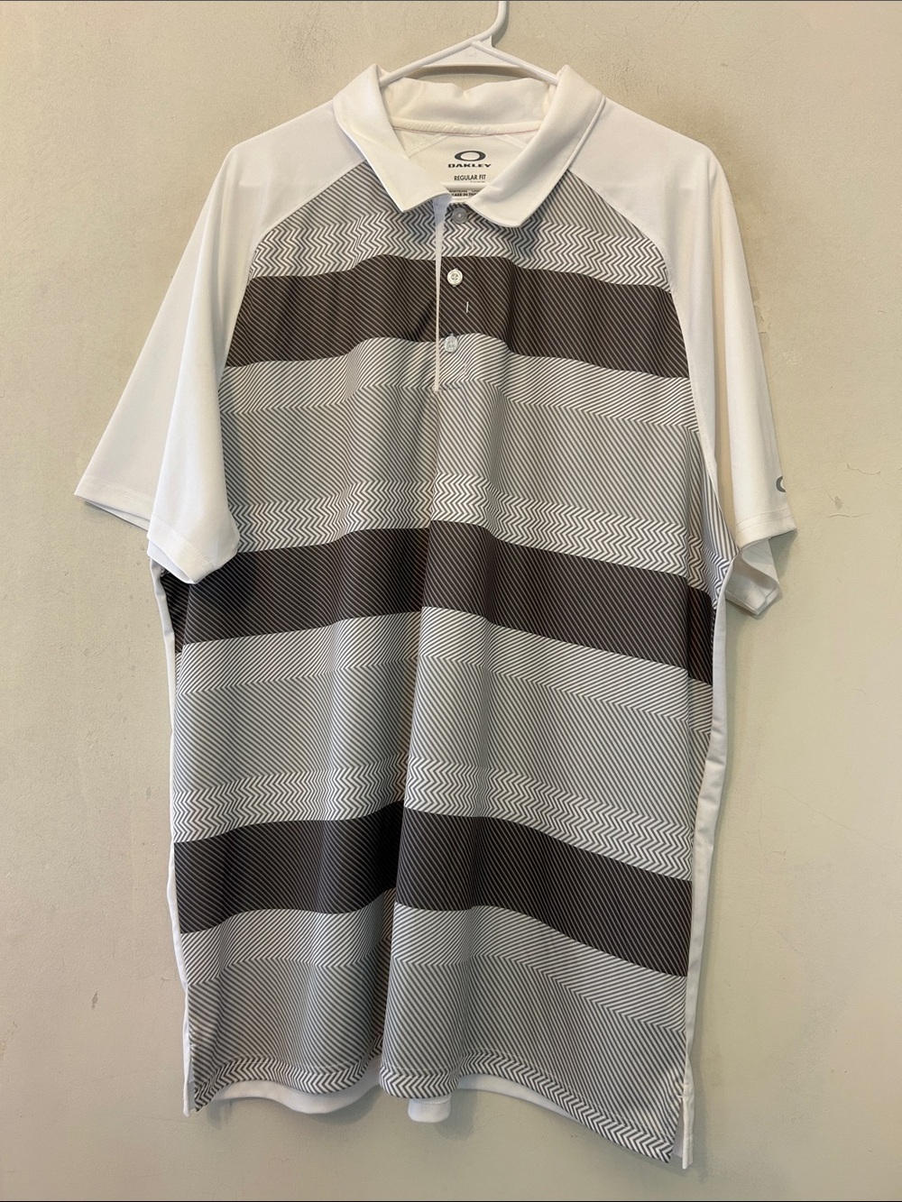 Oakley Men's White and Gray Striped Performance Polo Size XXL EUC